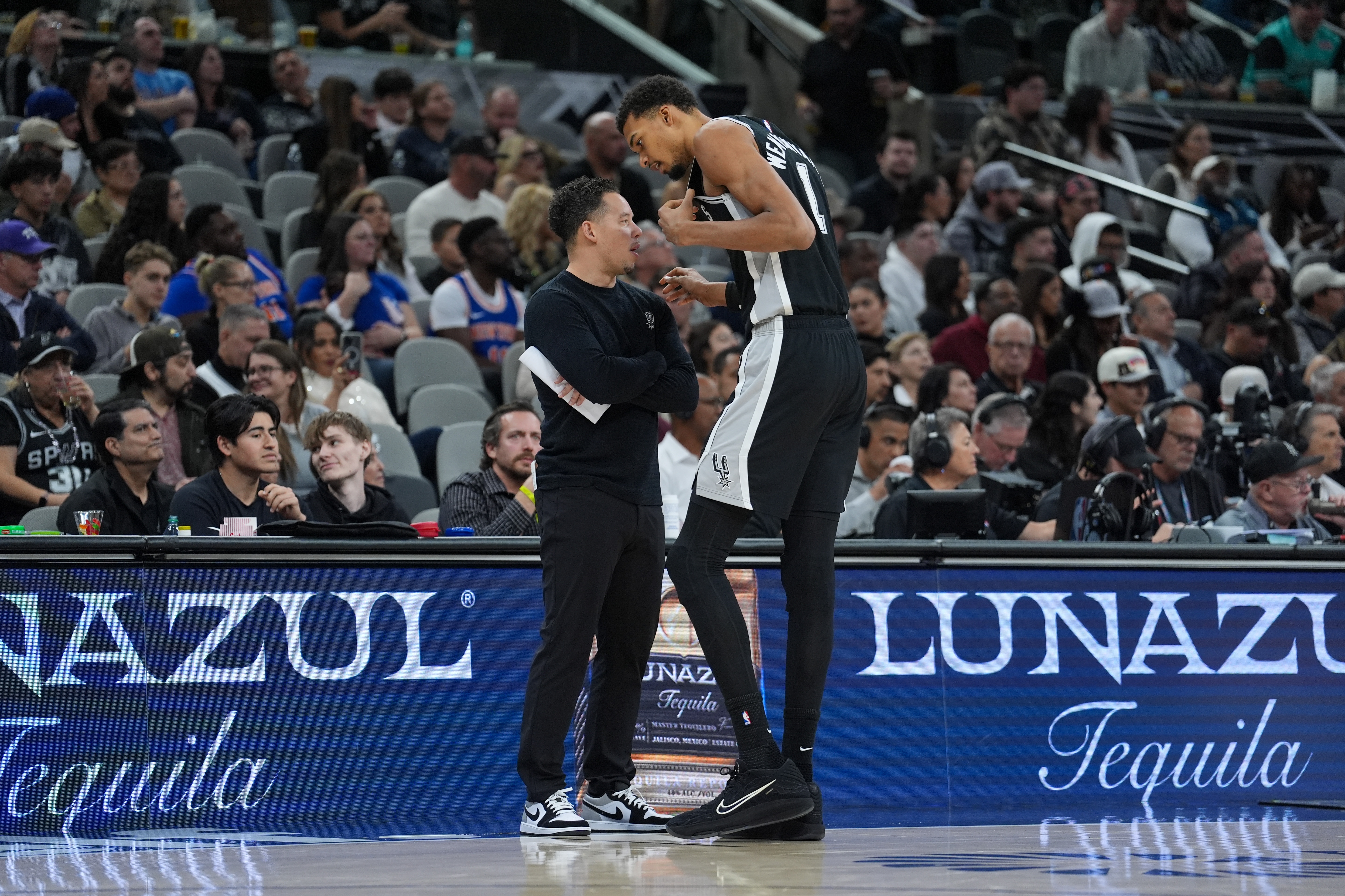 开云APP-米奇·约翰逊：不只是文班 我们全队都越打越急躁