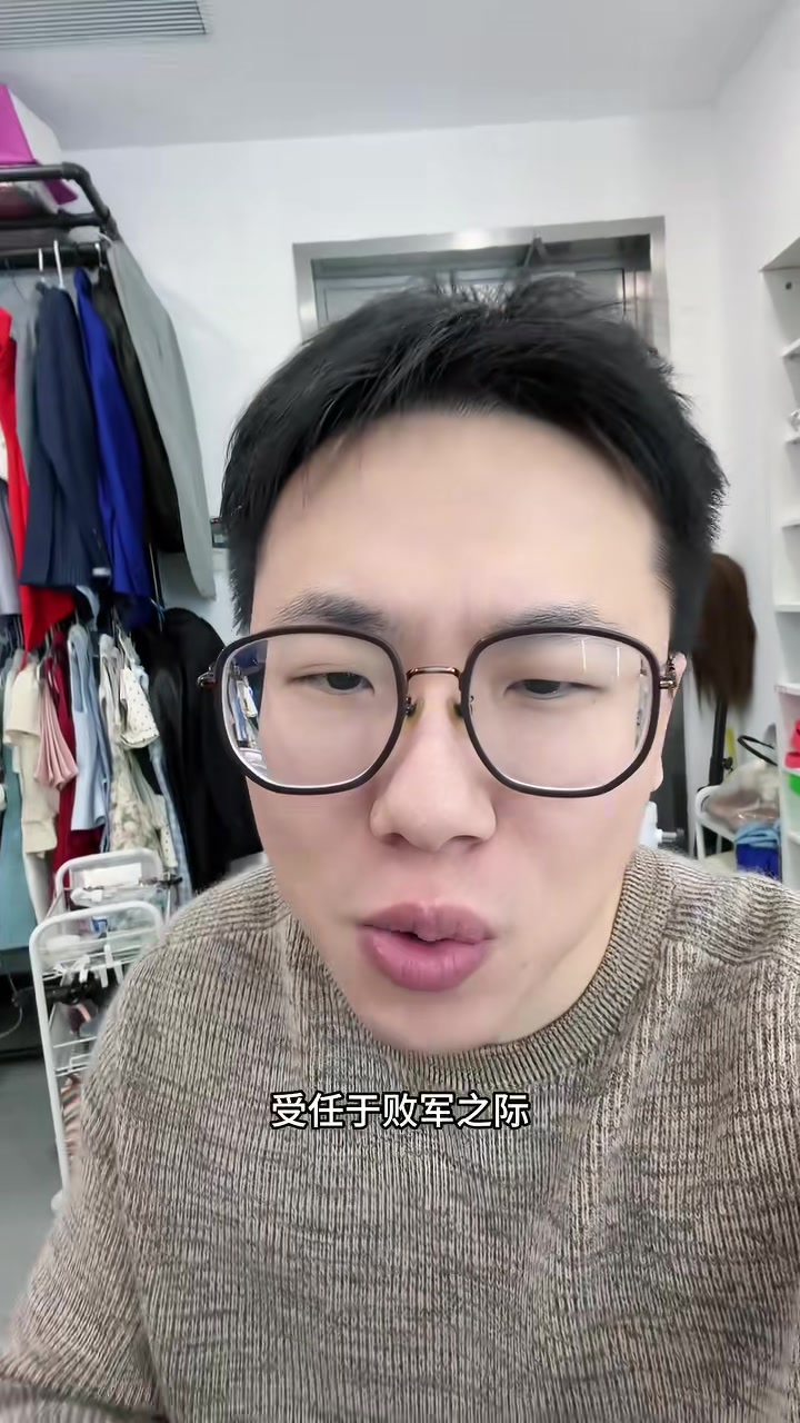 开云app官方下载-解说：詹姆斯今天失误太多&amp;确实老了 里夫斯真厉害&amp;休赛季咋续约