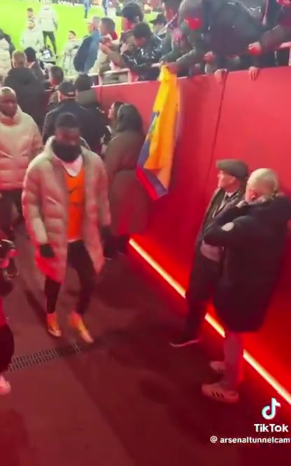 开云APP-卡努发文批评枪手众将，无视名宿永贝里、佩蒂特径直返回更衣室