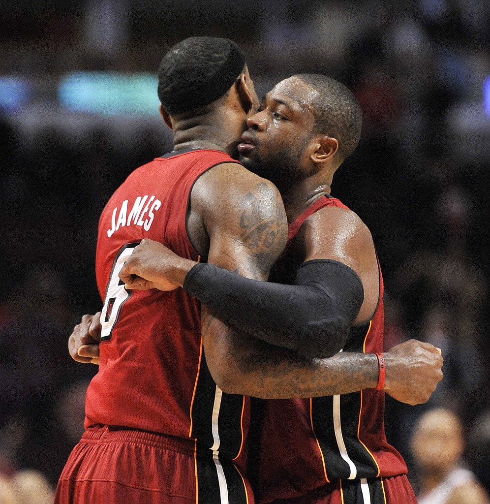 kaiyunapp-阿里纳斯：韦德本该有MVP&amp;更多得分王 但他为詹姆斯牺牲了数据